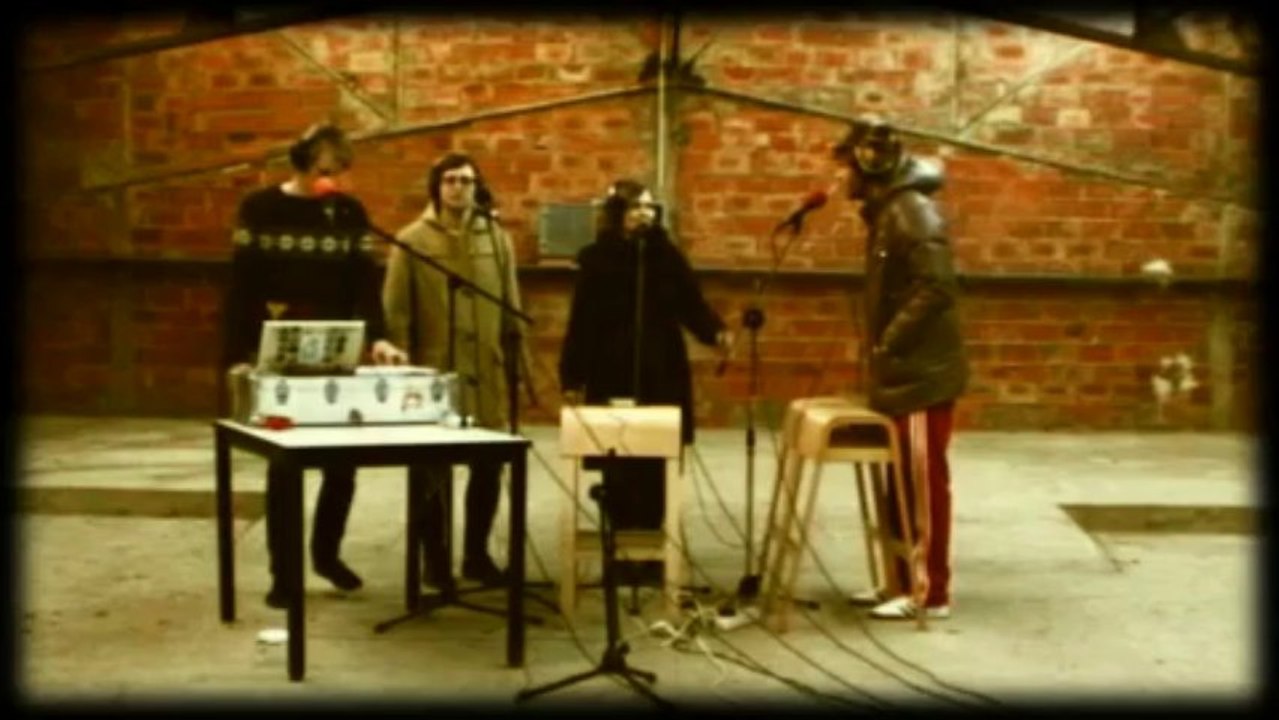 FM BELFAST - I can feel love (FD Session)(360p_H.264-AAC)