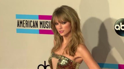 Taylor Swift es la chica de oro de los Premios American Music