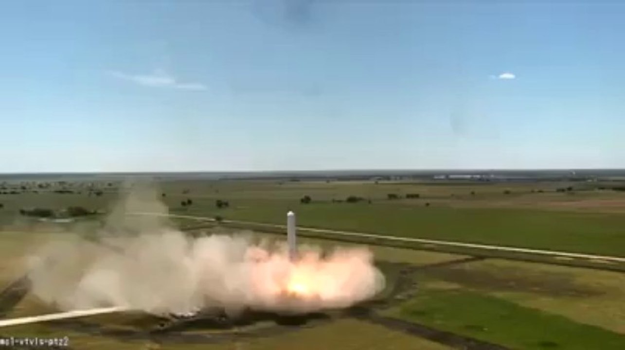 ‪This Rocket Can Take Off And Land Without‬