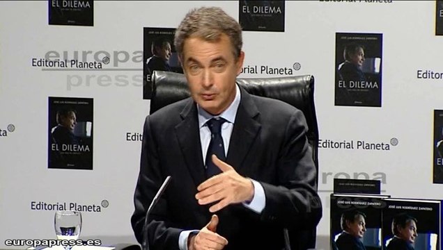 Zapatero dice que mantuvo sanidad y educación intactos