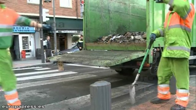 Encapuchados prenden fuego a contenedores en Bilbao