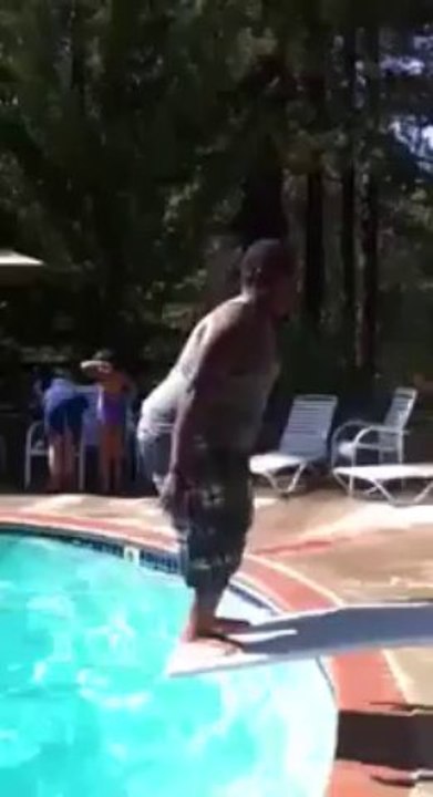 Simming Pool FAIL - Terrible diver! ahahah