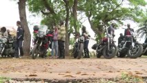 نادي ركوب دراجات نارية في ساحل العاج يستكشف البلاد