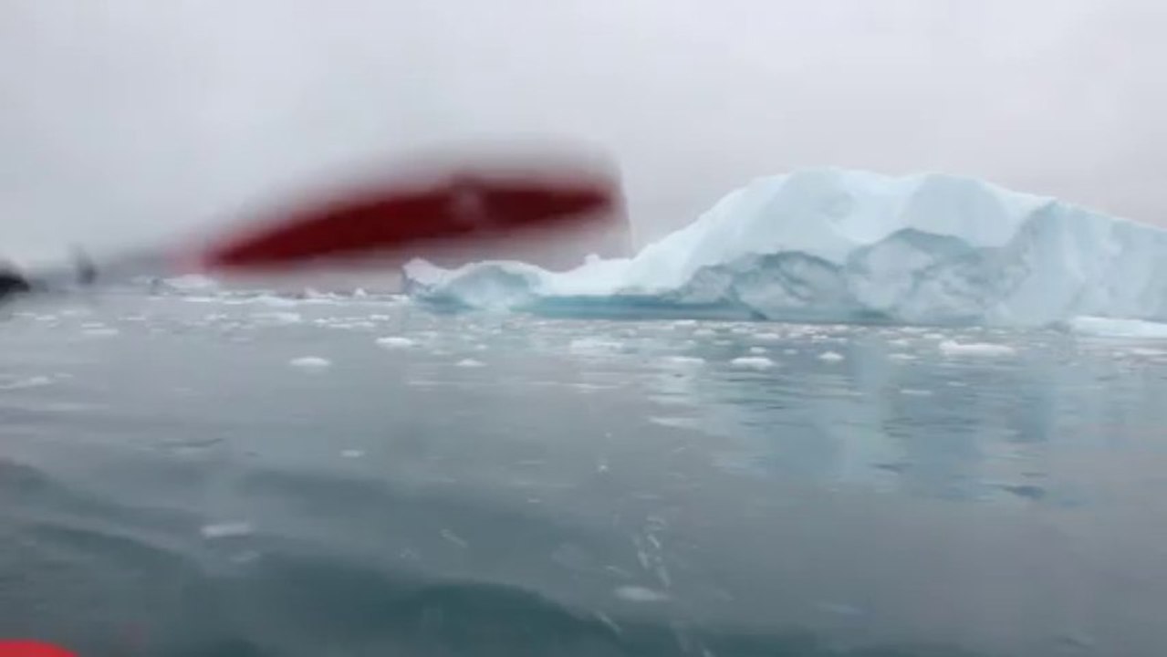 Sea-kayaking in Diso Bay (Greenland)