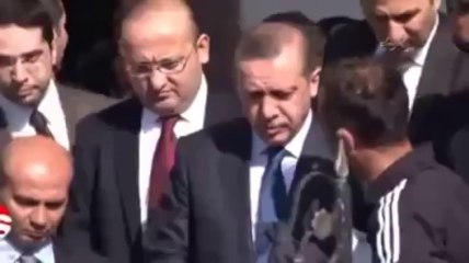 شاهد ماذا فعل أردوغان عندما وصل المسجد متأخر