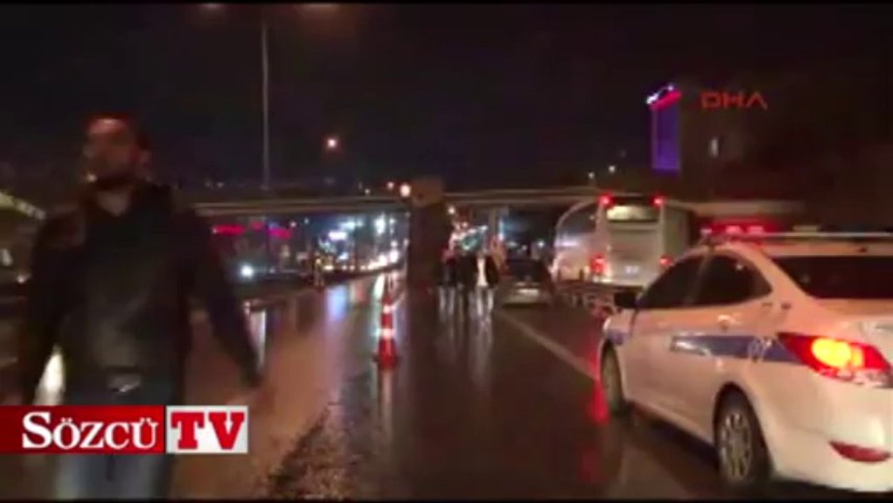 Kamyon üst geçite çarptı!
