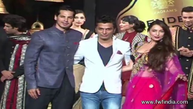 (Beat Bullet) Malaika Arora Khan walk for Vikram Phadnis at Blenders Pride Fashion Tour