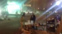 بالفيديو لحظة فض قوات الانقلاب مظاهرات طلاب جامعة الأزهر أمام المدينة الجامعية قبل اقتحامها