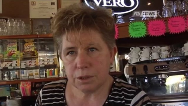 TRAVOLTA DA UN'AUTO, MUORE 18ENNE