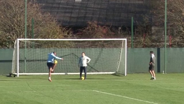 Vincent Kompany régale à l'entraînement !