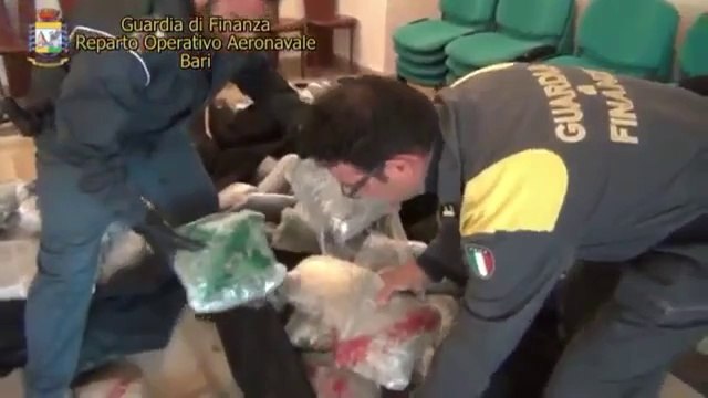 Lecce - Sequestrato di un carico di 3 quintali di marijuana sul litorale (26.11.13)