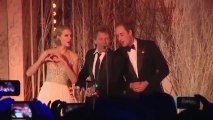 Le Prince William chante avec Jon Bovi et Taylor Swift