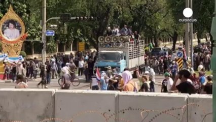 Tayland'da muhalifler devlet televizyonunu işgal etti