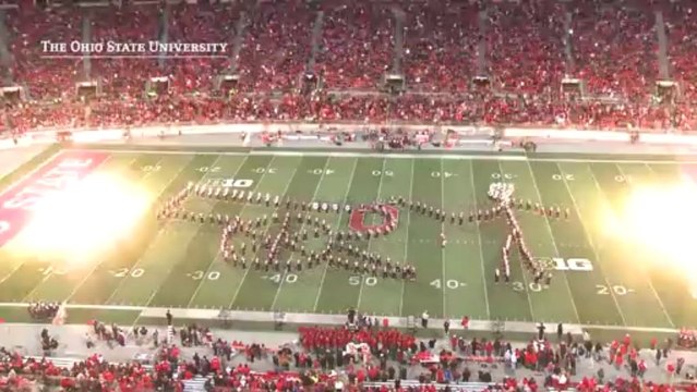 Marching band de l'Ohio State University nous refait l'histoire de l'Amérique - magique!
