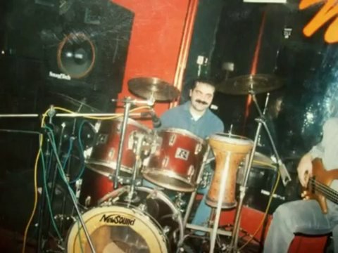 KURTULUS TÜRKGÜVEN EFSANESI UNUTULMAYAN SANATCI DEGER KURTULUS TÜRKGÜVEN )GARIBIM HAYDI GÜL BIRAZ)