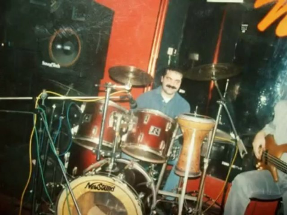 KURTULUS TÜRKGÜVEN EFSANESI UNUTULMAYAN SANATCI DEGER KURTULUS TÜRKGÜVEN )GARIBIM HAYDI GÜL BIRAZ)