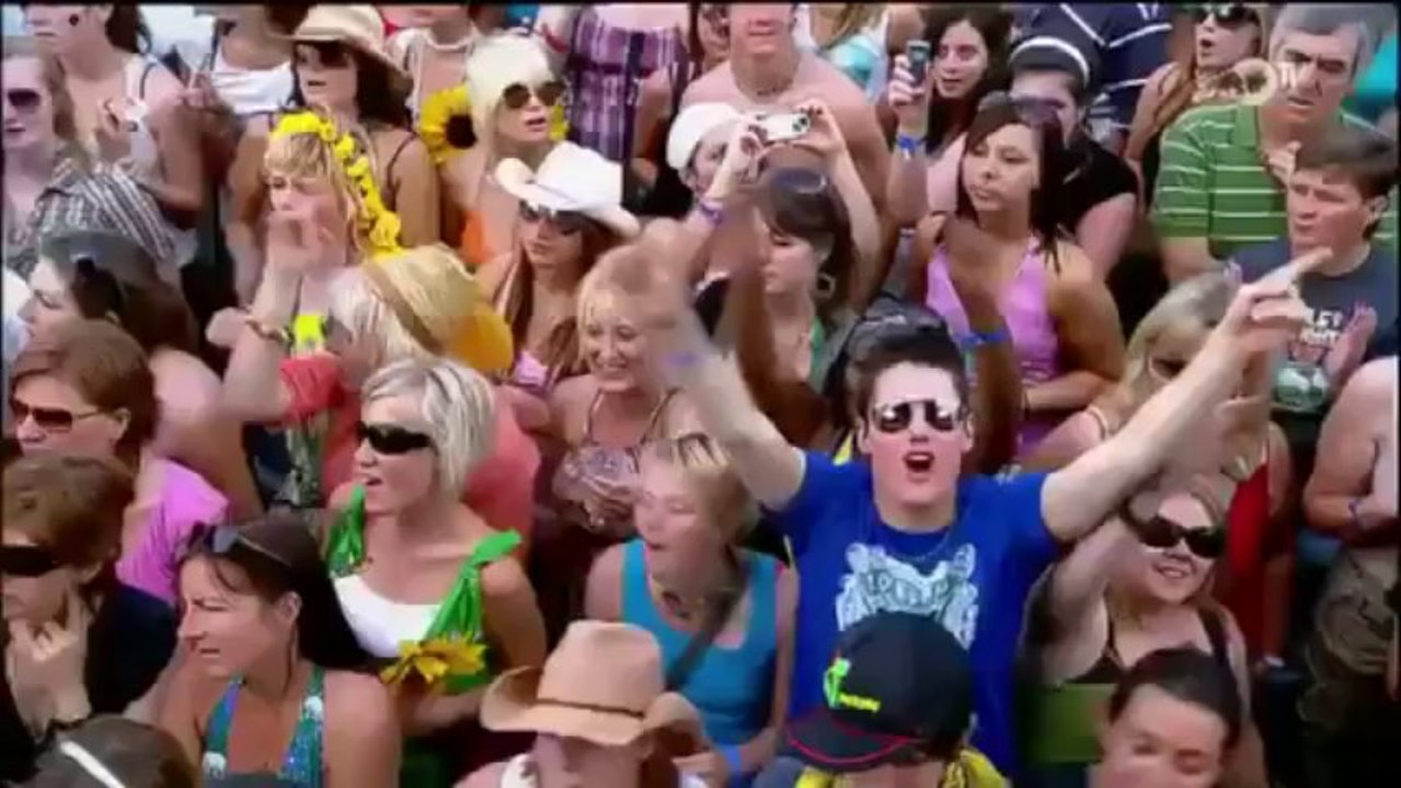 Amy Winehouse Rehab & Back To Black (Live at Isle of Wight 2007)