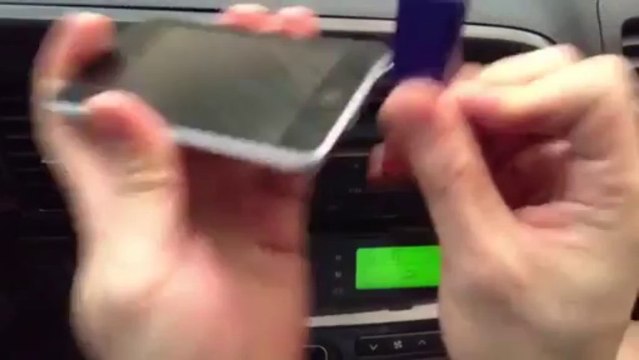 iPod FM Transmitter - Wireless FM Radio Transmitter for iPod