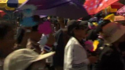 Thai PM survives parliament no-confidence move