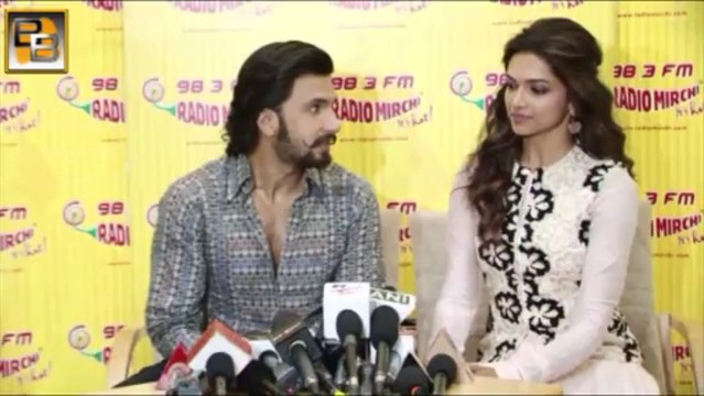 Ranveer Singh CAUGHT KISSING Deepika Padukone @ Hello Awards 2013
