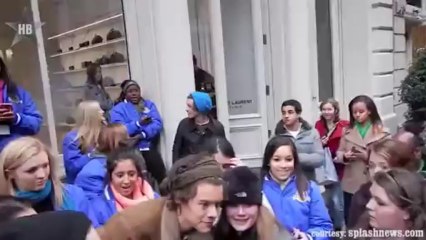 Harry Styles Comes To The Rescue Of A Fallen One Direction Fan