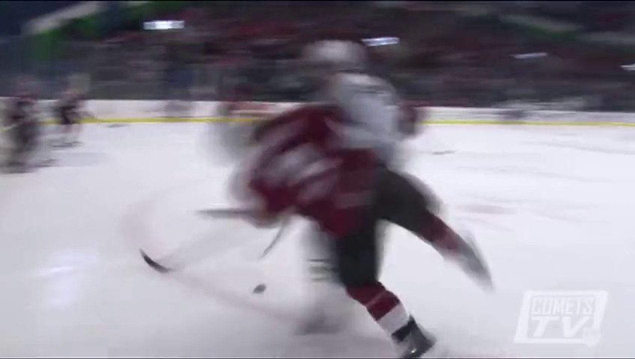 Un joueur de Hockey se fait éclater par son adversaire : K.O direct!