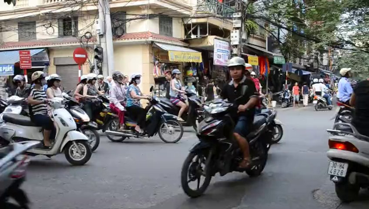 A un carrefour dans HANOI