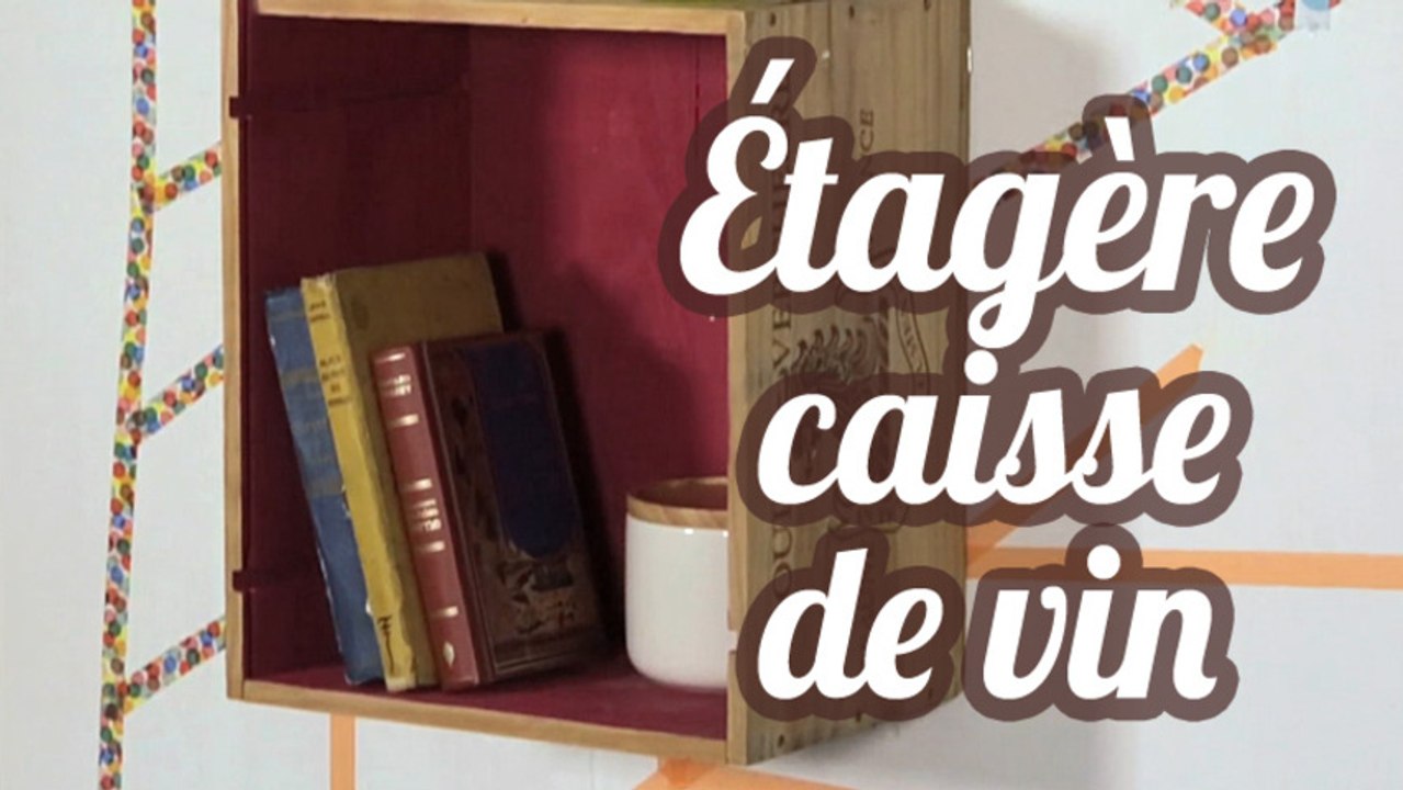 Etagère avec une caisse de vin
