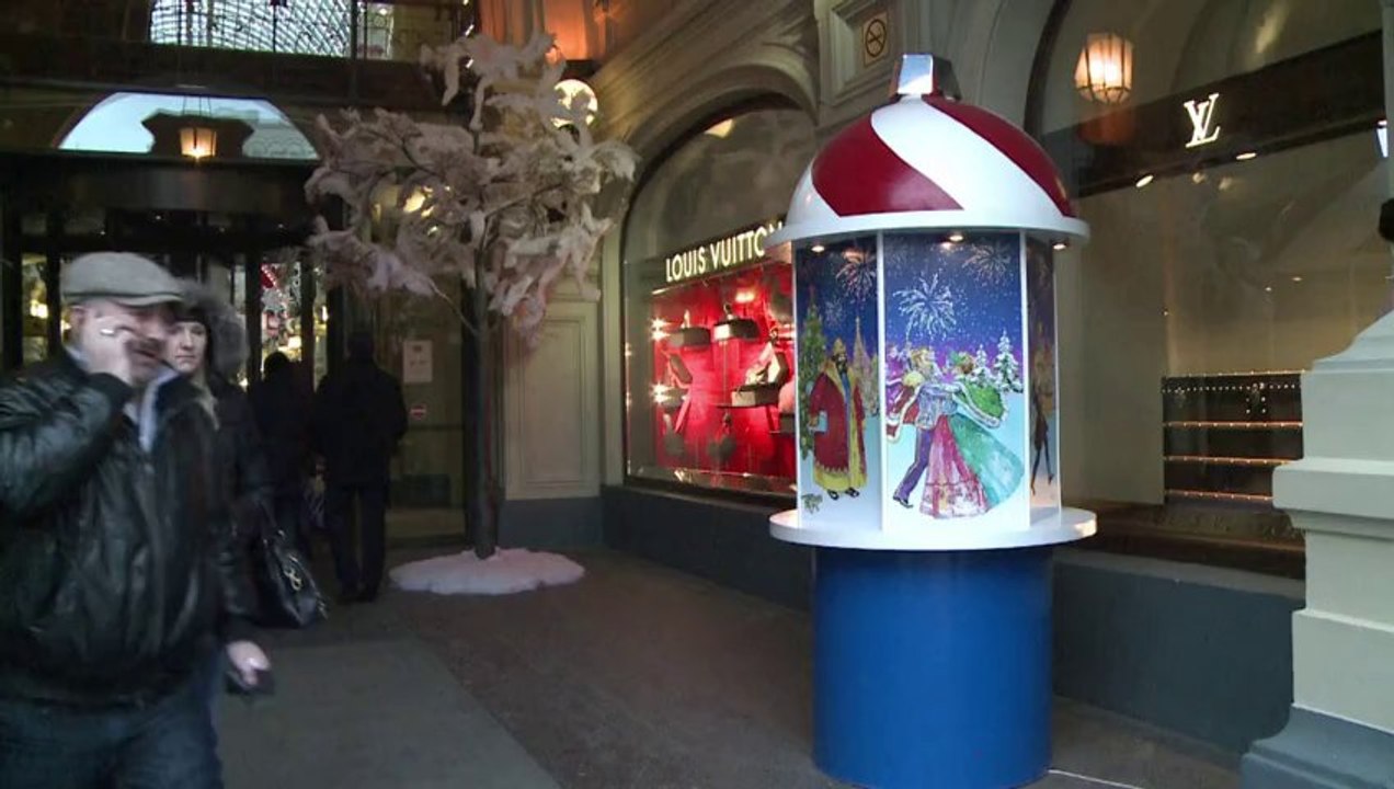 Hausgroßer Luxuskoffer neben Lenin-Mausoleum muss weg