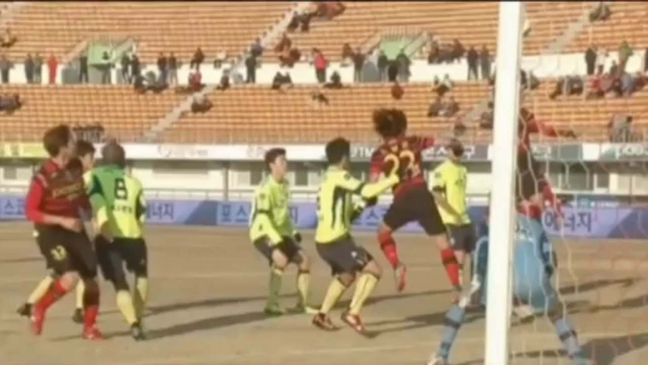 K-League: 'Haarknappes' Tor lässt Pohang hoffen