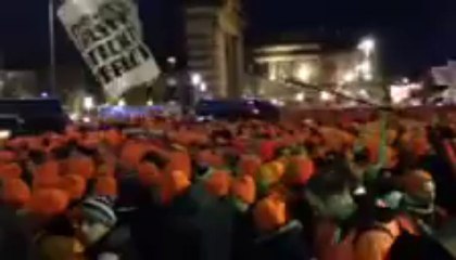 Download Video: Eintracht Frankfurt fans in Bordeaux