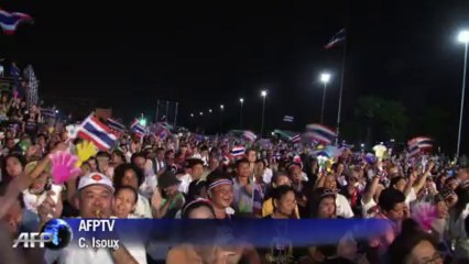 Defiant Thai protesters snub PM talks plea