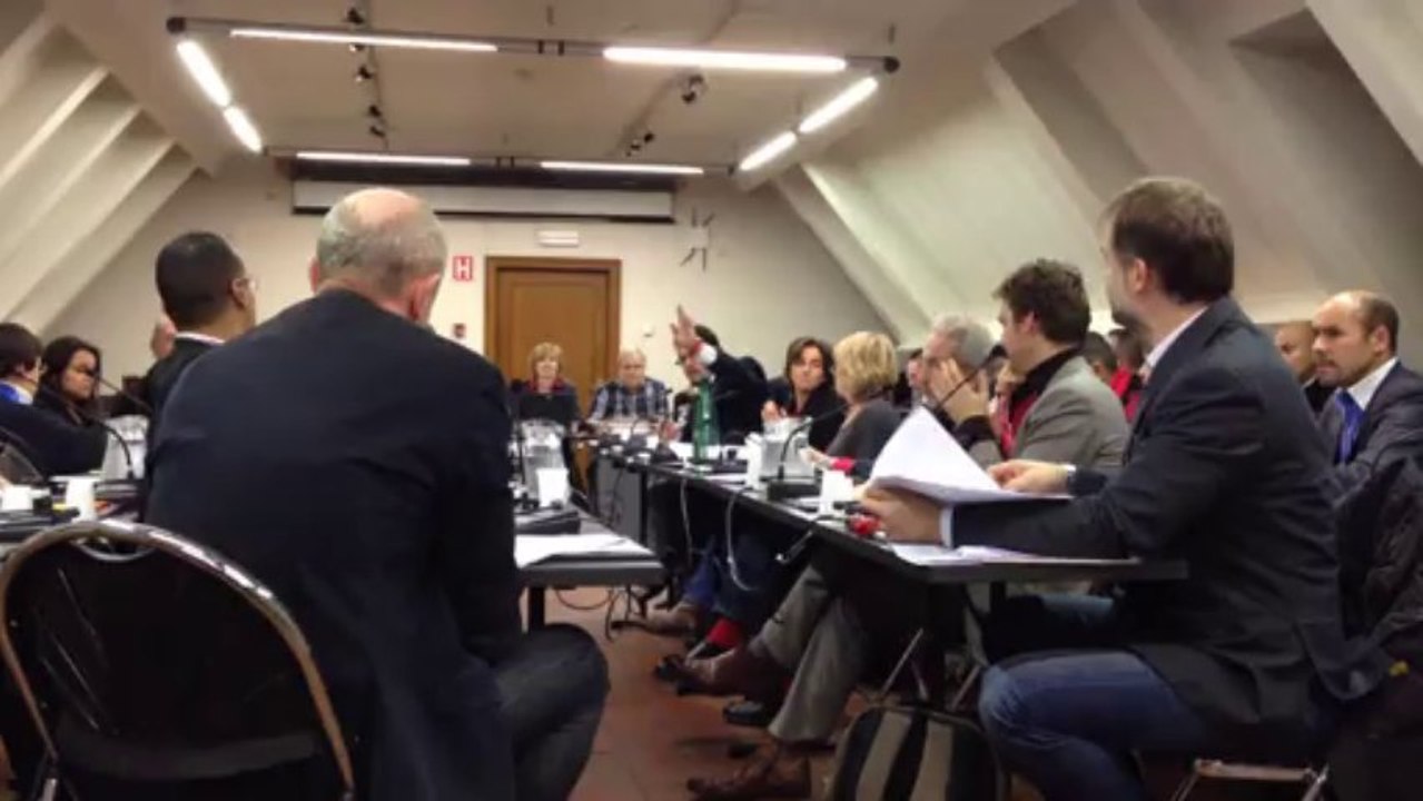La séance du conseil communal de Molenbeek est suspendue après trois minutes