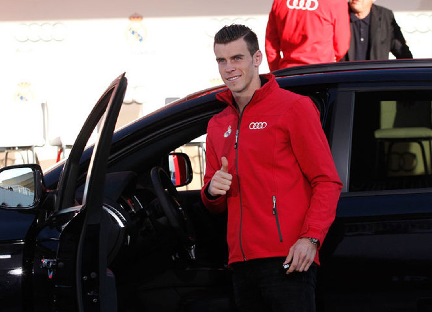 Les joueurs du Real Madrid reçoivent leur nouvelle Audi ! - Vidéo  Dailymotion