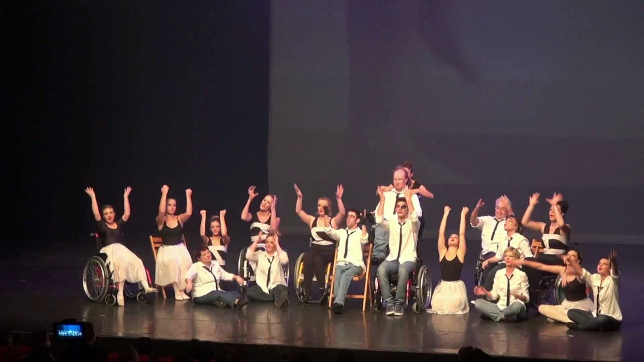 Mode H 2013 .Spectacle chorégraphique.  (2ème partie sur 4) à Tours au Vinci le 19 Novembre 2013.Thème de la chanson Française