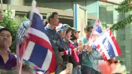 Thaïlande: les manifestants ciblent le siège du parti au pouvoir