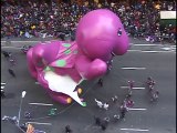 Barney le Dinosaure, tué pendant la parade de Thanksgiving.