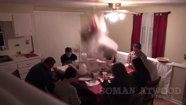 Dinde de Thanksgiving piégée - Bombe de Thanksgiving - Caméra cachée