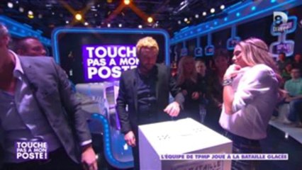 "Touche pas à mon poste !" : des glaçons dans le décolleté de Clara Morgane !