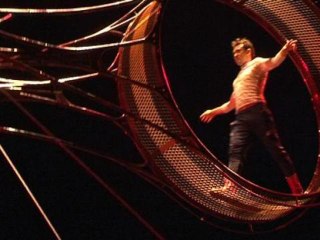 Le Cirque du soleil présente "Kooza" sur l'île Seguin de Boulogne-Billancourt - 01/12