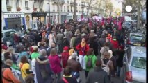 Francia: caso Taubira, migliaia in piazza contro 