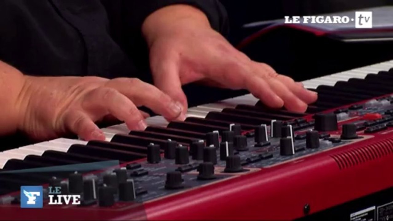 Juliette chante "Les Doigts Dans Le Nez" en live