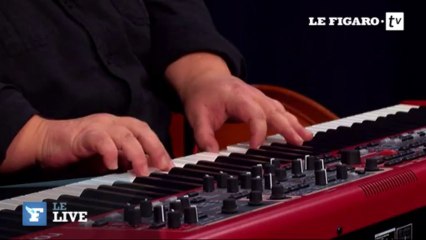 Juliette chante "Une Petite Robe Noire" en live