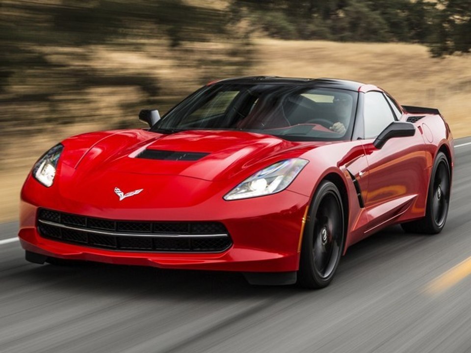Trois Corvette Stingray sur le circuit de Navak