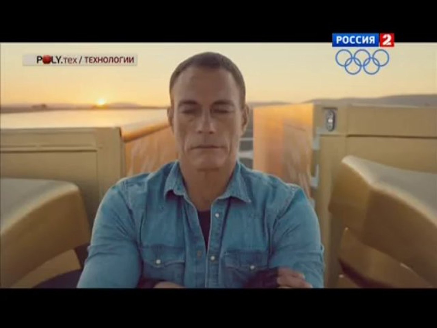 ⁣Жан-Клод Ван Дамм сел на шпагат в воздухе