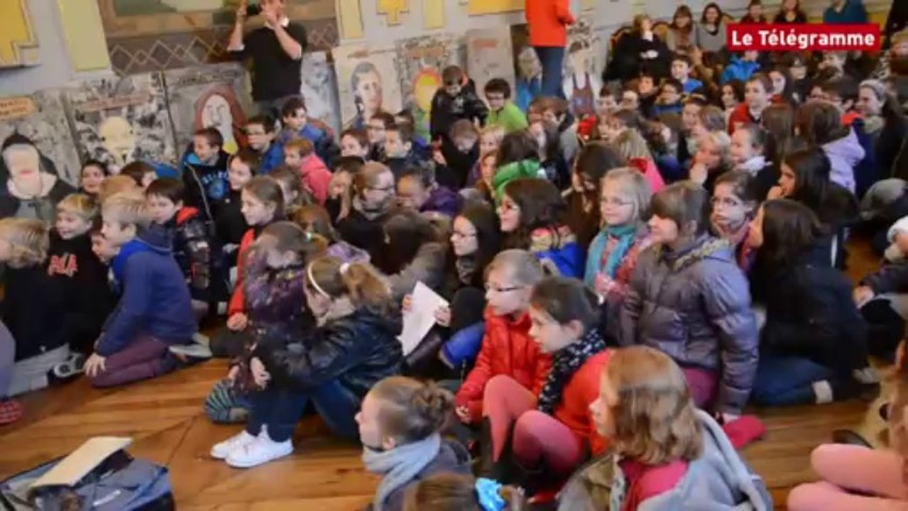 Morlaix. "La valise du voyageur" inaugurée par les élèves du Poan-Ben