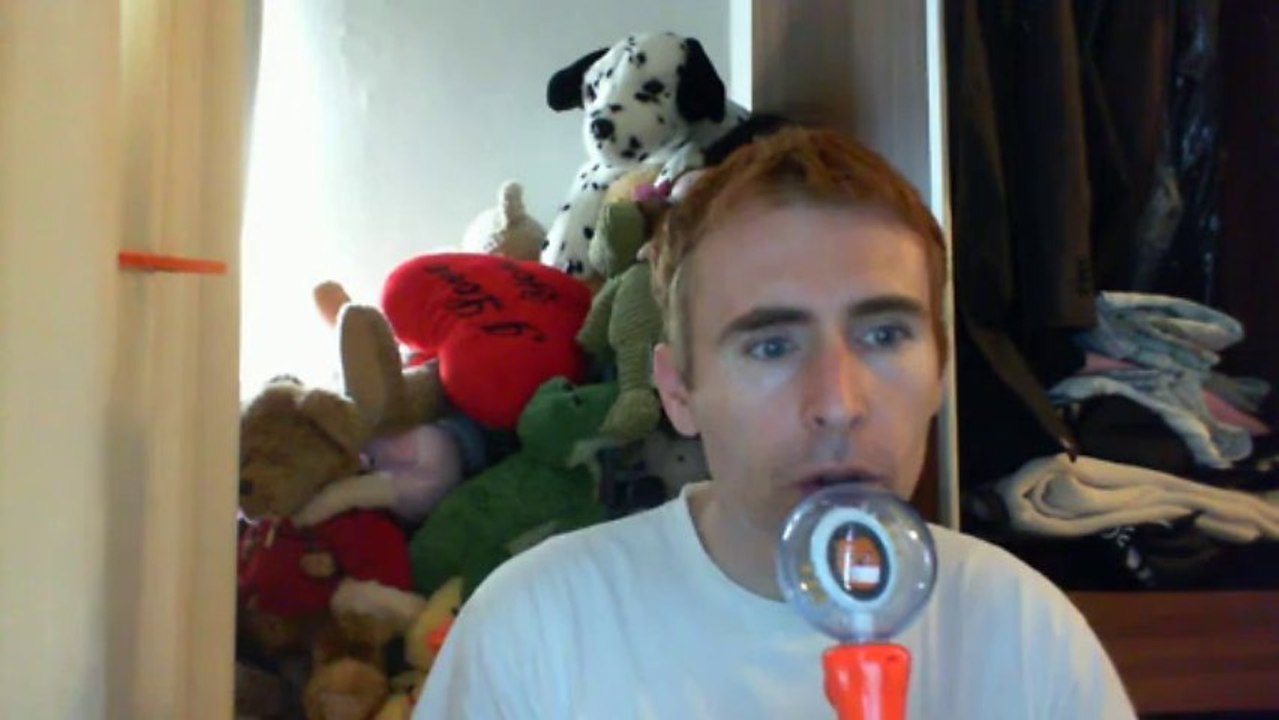 Wiwi égratigne "au bord des océans" de Gaëtan Roussel