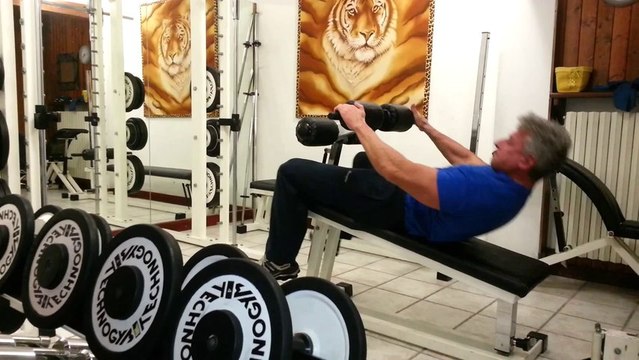 Allenare gli Addominali su Panca ai Cavi di Roberto Eusebio