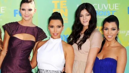 Kardashian Family Feast: Kris, Kendall, Kylie & Kourtney Tweet Through Thanksgiving