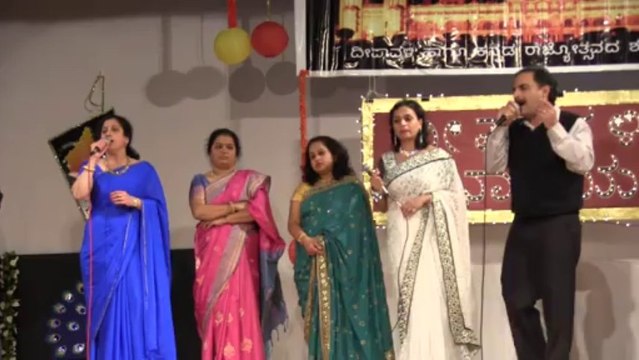 VIDYARANYA KANNADA KUTA: DEEPAWALI/RAJYOTSAVA 2013: MADHURAVEE MANJULA GAANA BY VKK MEMBERS: SWAAGATHA GEETHE AND P.B. SREENIVOS MEDLEY